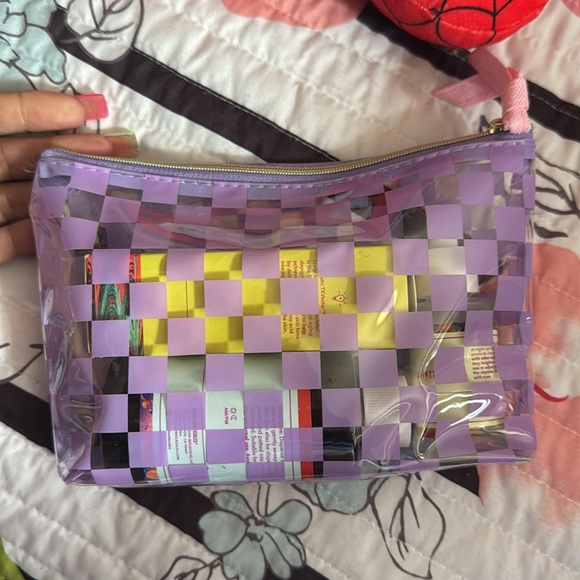 Good Molecules Skincare Set with free makeup bag - Picture 5 of 5